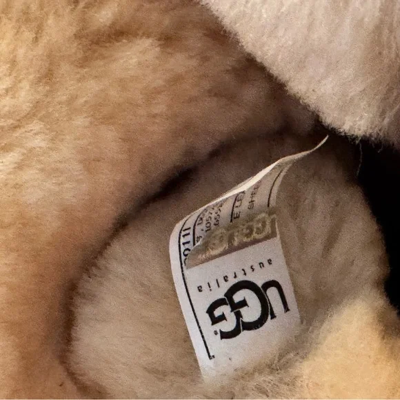 UGG Cream Sheepskin Lining - Picture 8 of 9